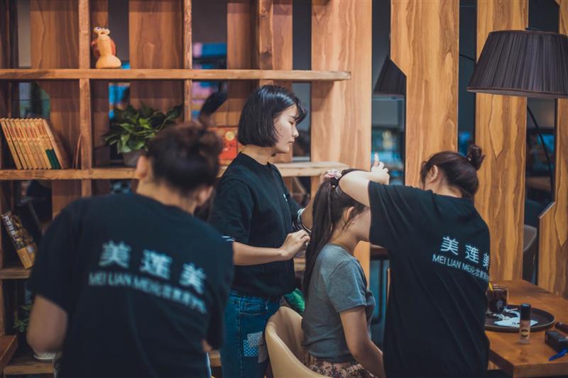 威?；瘖y學(xué)校威海 美甲 美睫 半永久培訓(xùn)學(xué)校