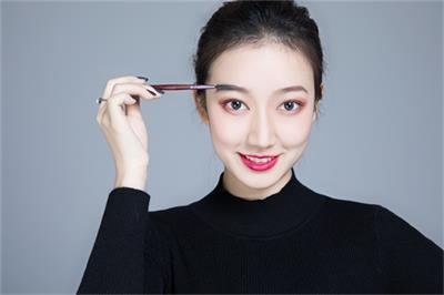 怎么才能學(xué)好化妝？   