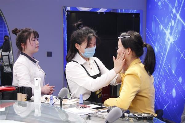 鄭州經(jīng)濟(jì)貿(mào)易學(xué)校有形象設(shè)計(jì)專業(yè)嗎？