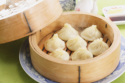 想學(xué)面點(diǎn)制作嗎？來保定玉蘭香廚師學(xué)校吧！