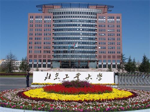 工業(yè)機器人學(xué)校選哪里？