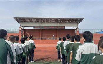 開平職校舉行“國旗下的思政課——勿忘..