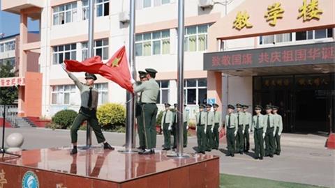 【國(guó)旗下的思政課】樂(lè)亭職校致敬國(guó)旗 共慶祖國(guó)華誕